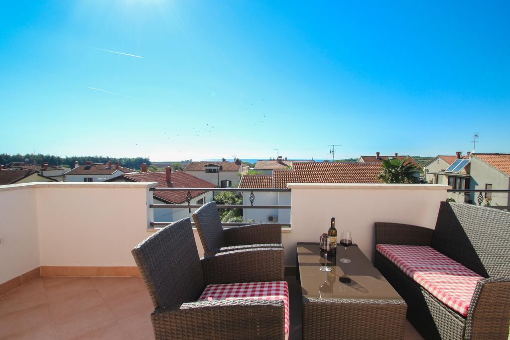 Apartments Miani Новиград Экстерьер фото