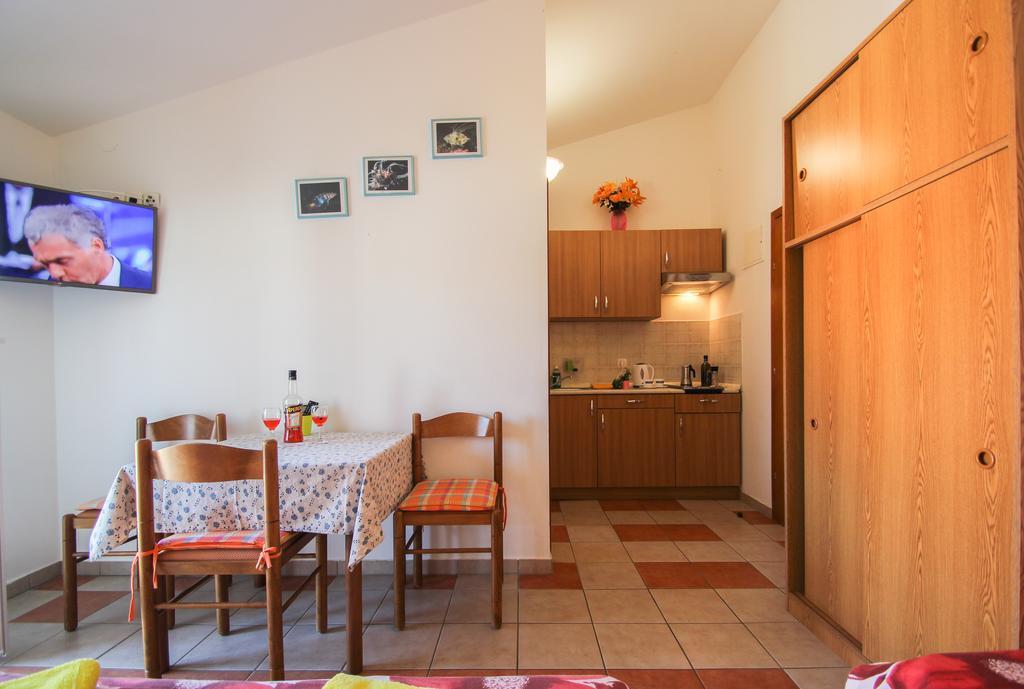 Apartments Miani Новиград Экстерьер фото